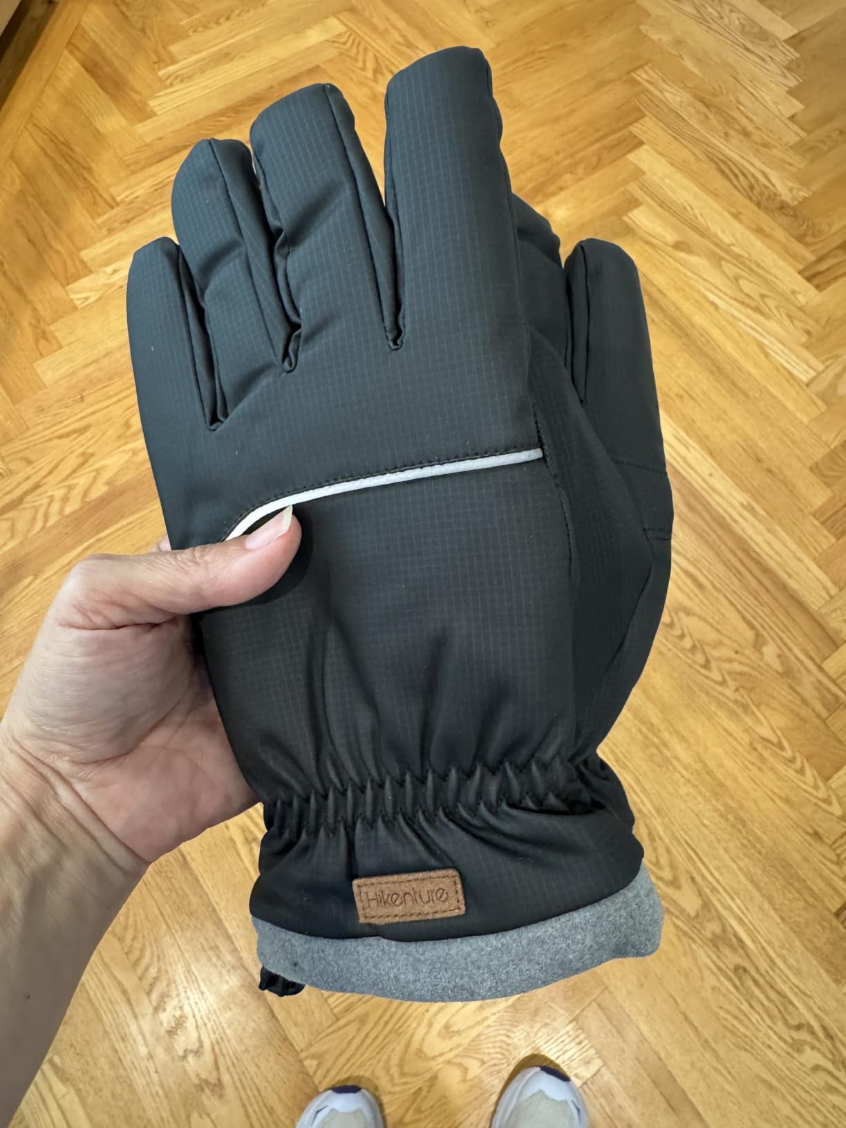 Customer-submitted photo of a Hikenture winter glove