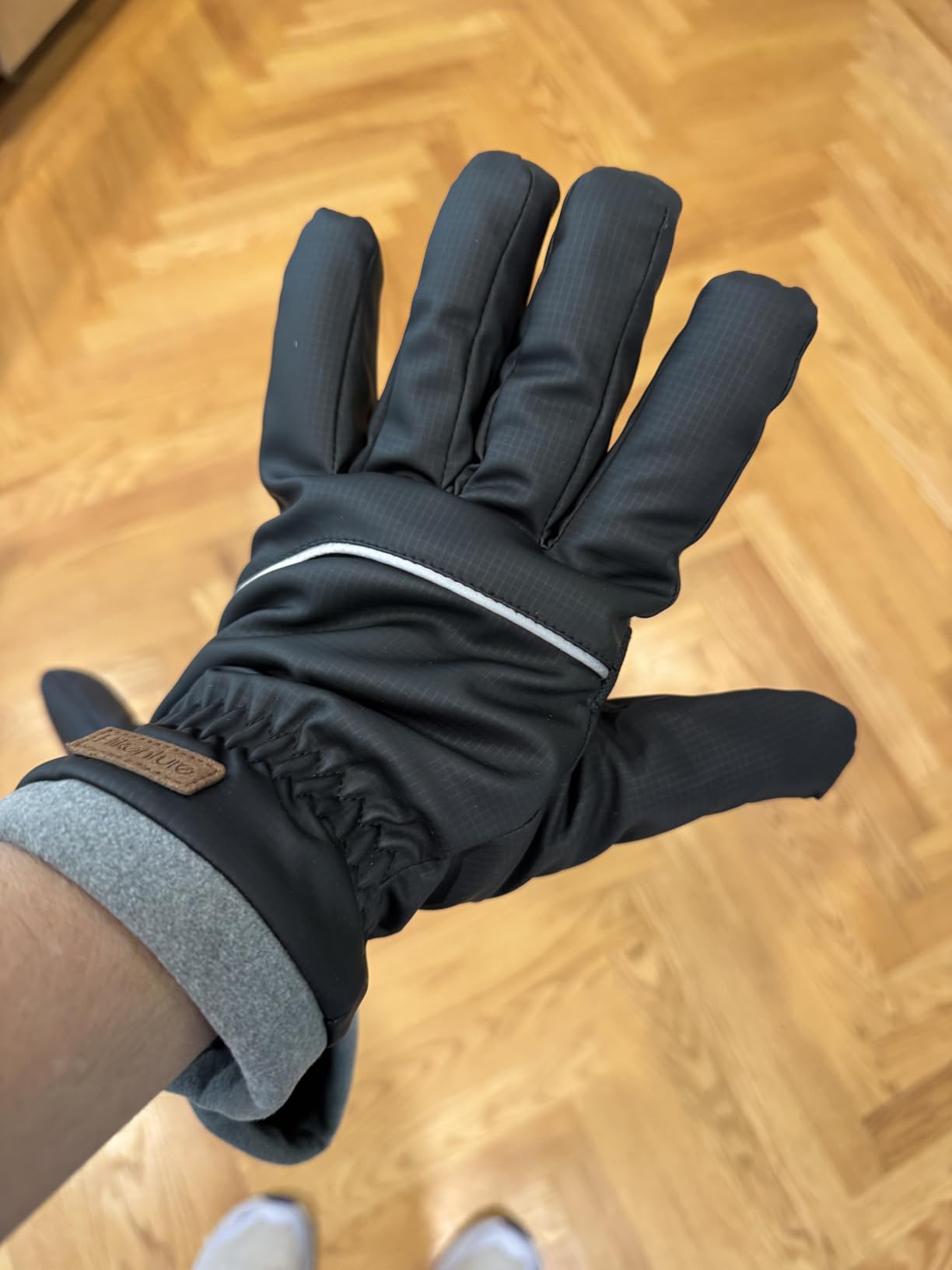 Customer-submitted photo showing the fit of a Hikenture winter glove