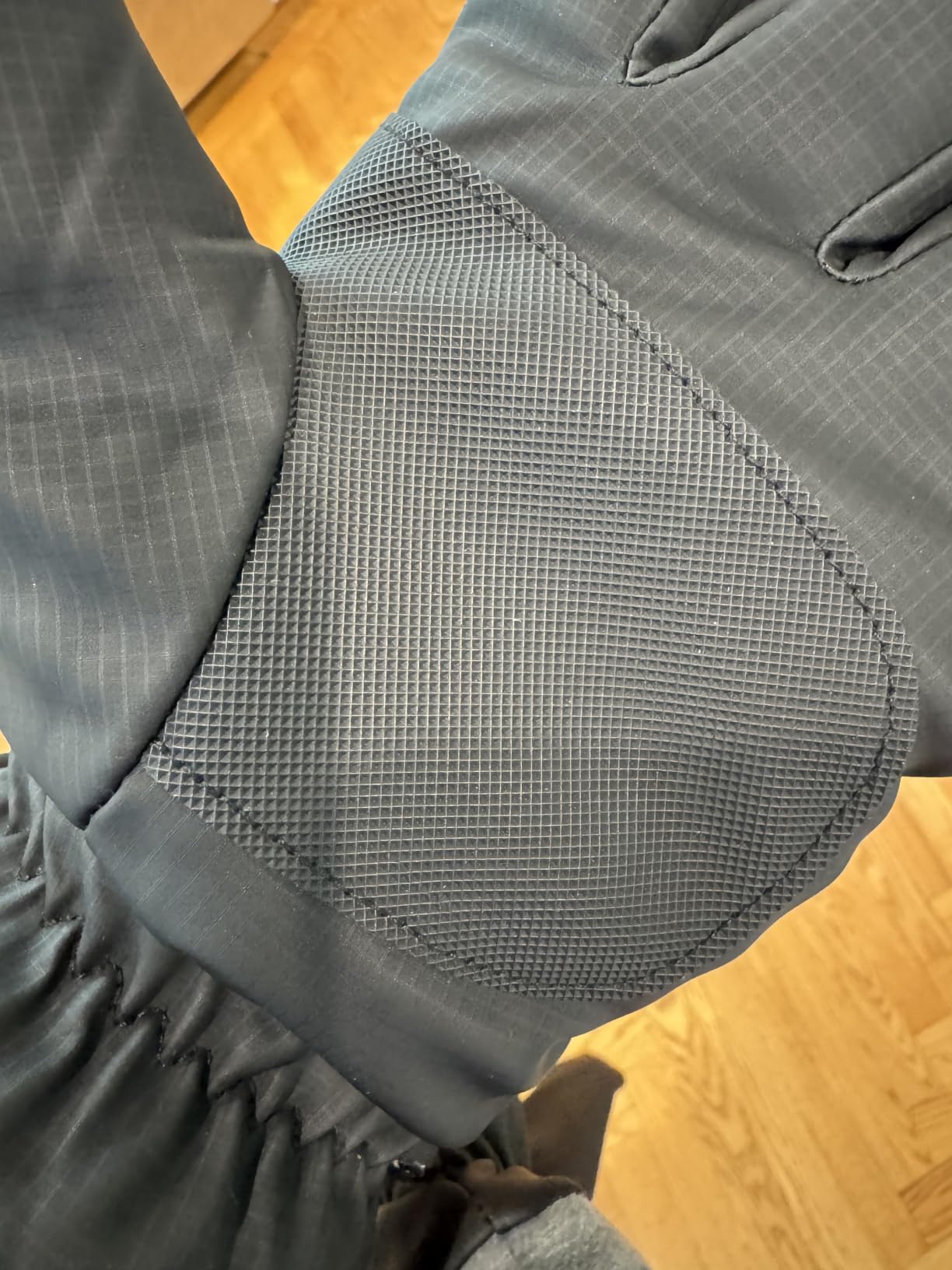 Customer-submitted close-up photo of a Hikenture winter glove